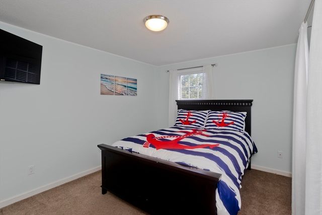 14 Scott Hollow Dr, Holyoke, MA 01040