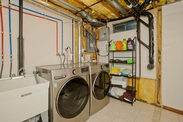 14 Scott Hollow Dr, Holyoke, MA 01040