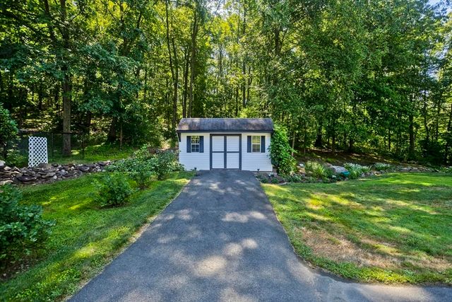 14 Scott Hollow Dr, Holyoke, MA 01040