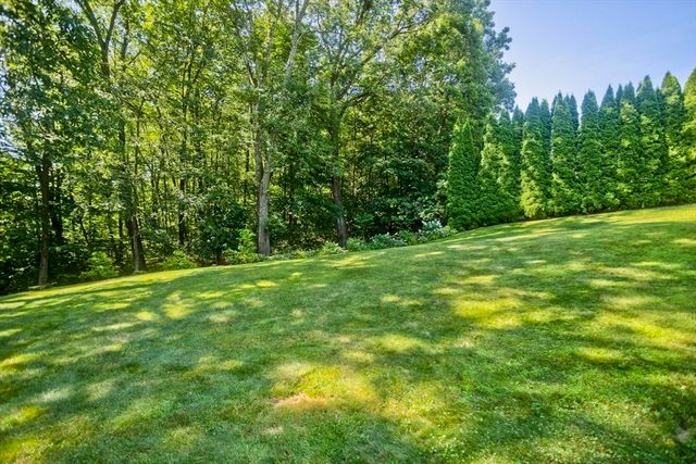 14 Scott Hollow Dr, Holyoke, MA 01040
