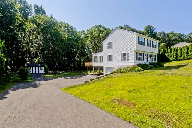 14 Scott Hollow Dr, Holyoke, MA 01040
