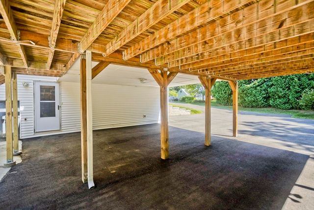 14 Scott Hollow Dr, Holyoke, MA 01040