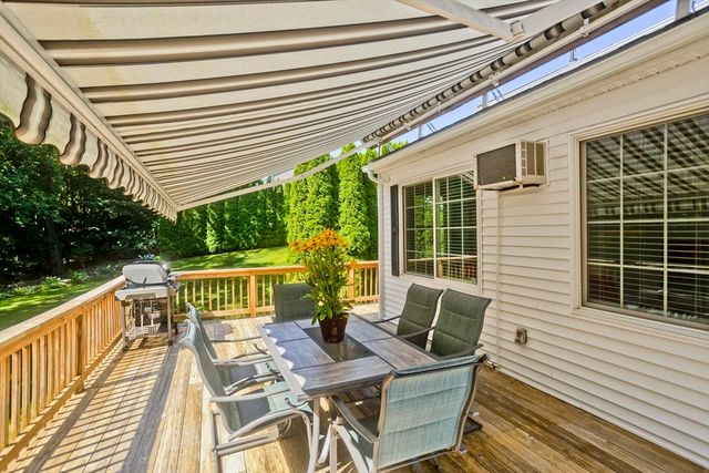 14 Scott Hollow Dr, Holyoke, MA 01040