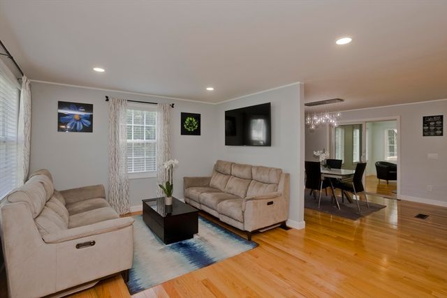 14 Scott Hollow Dr, Holyoke, MA 01040