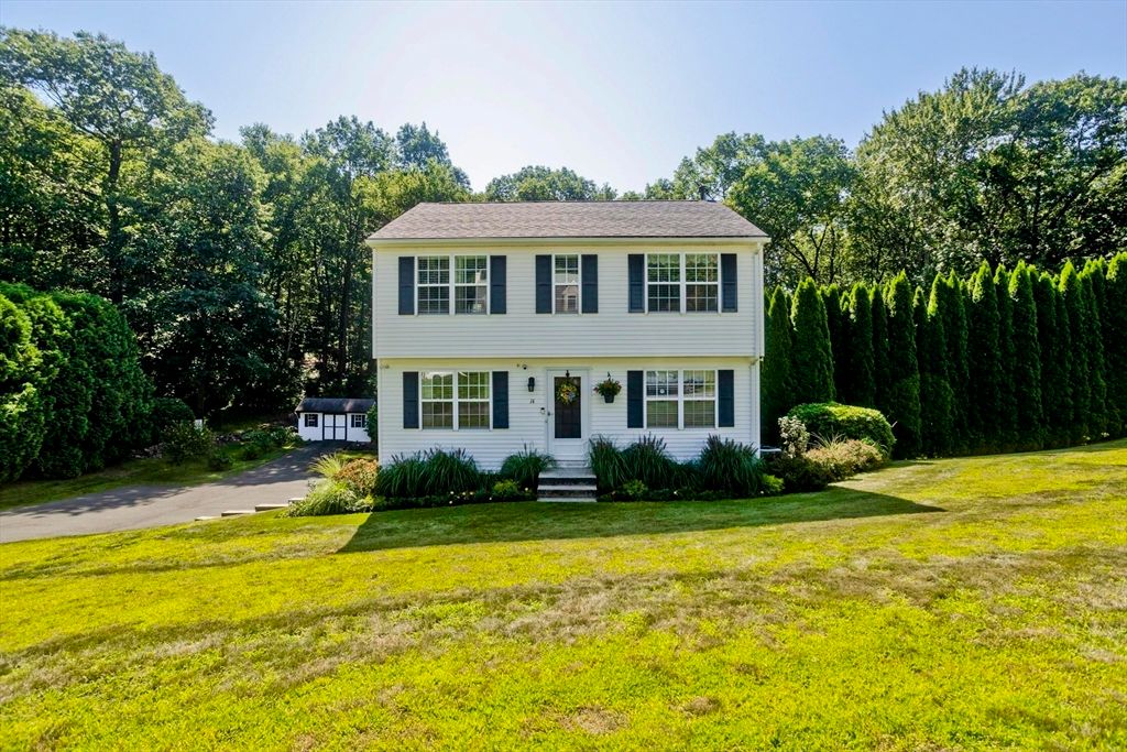 14 Scott Hollow Dr, Holyoke, MA 01040