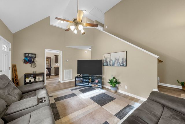 417 Zurich Ct, Clarksville, TN 37040