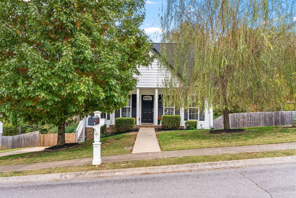 417 Zurich Ct, Clarksville, TN 37040