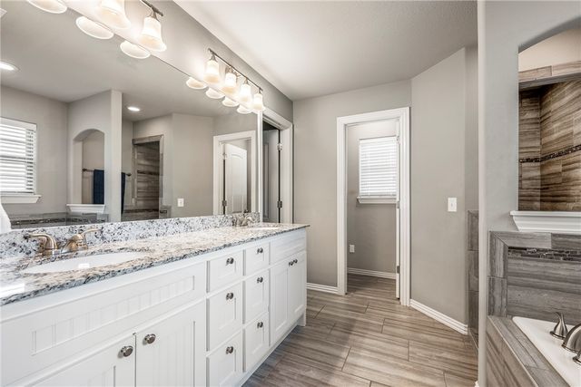 4002 SW Flatrock Cove, Bentonville, AR 72713