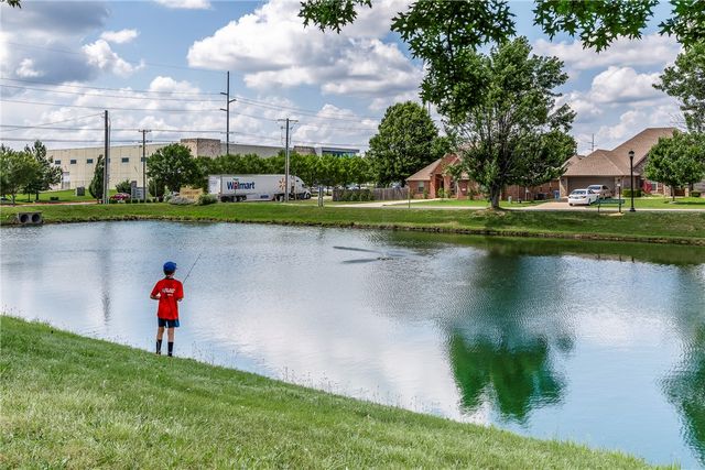 4002 SW Flatrock Cove, Bentonville, AR 72713