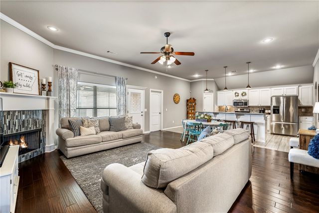 4002 SW Flatrock Cove, Bentonville, AR 72713