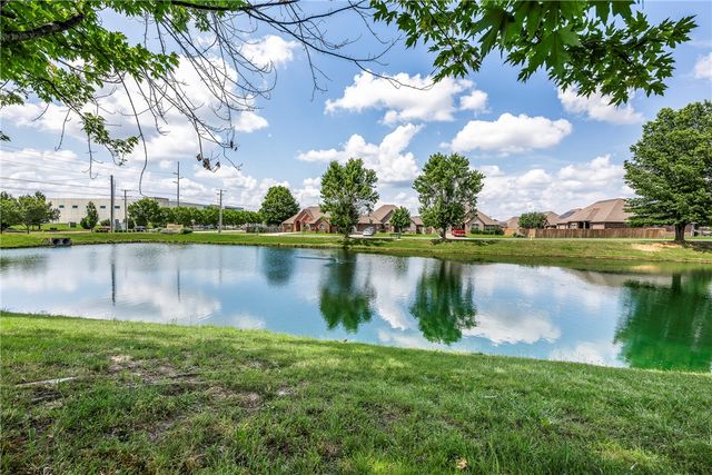 4002 SW Flatrock Cove, Bentonville, AR 72713
