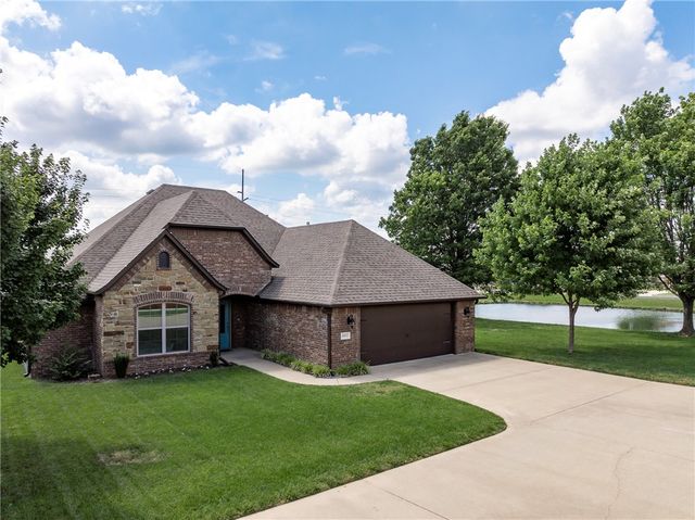 4002 SW Flatrock Cove, Bentonville, AR 72713