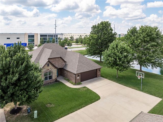 4002 SW Flatrock Cove, Bentonville, AR 72713