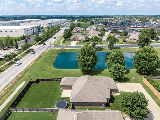4002 SW Flatrock Cove, Bentonville, AR 72713
