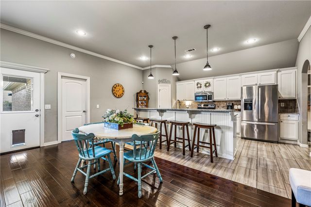 4002 SW Flatrock Cove, Bentonville, AR 72713