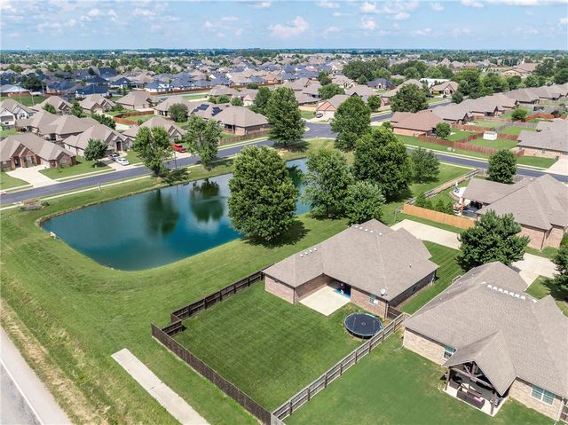 4002 SW Flatrock Cove, Bentonville, AR 72713