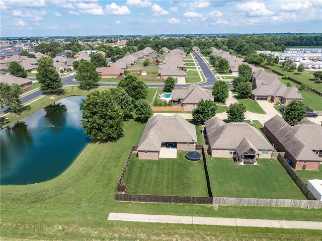 4002 SW Flatrock Cove, Bentonville, AR 72713