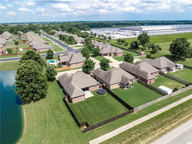 4002 SW Flatrock Cove, Bentonville, AR 72713