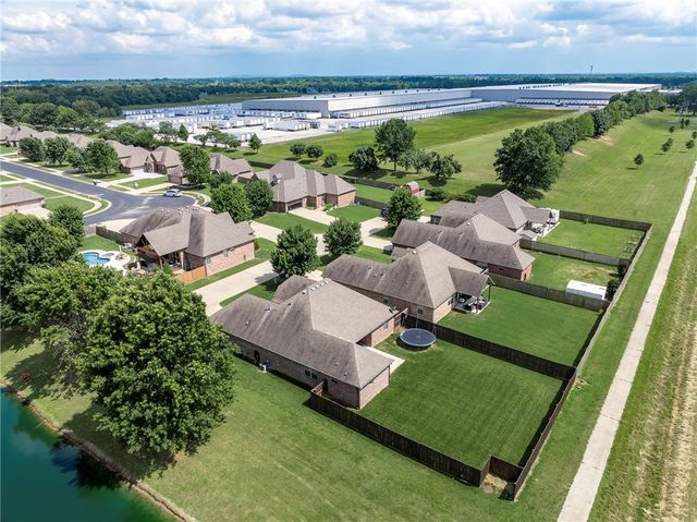 4002 SW Flatrock Cove, Bentonville, AR 72713
