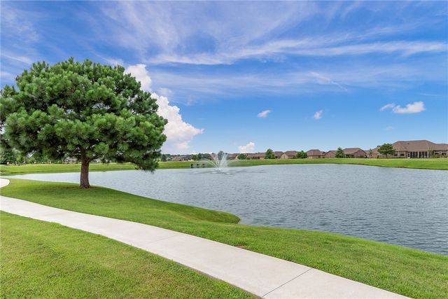 4002 SW Flatrock Cove, Bentonville, AR 72713