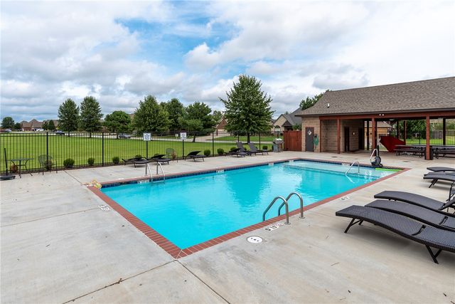 4002 SW Flatrock Cove, Bentonville, AR 72713