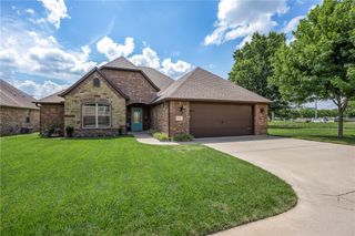 4002 SW Flatrock Cove, Bentonville, AR 72713