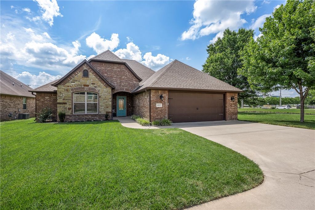 4002 SW Flatrock Cove, Bentonville, AR 72713