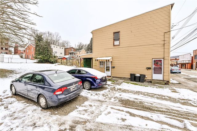 522 Cavitt Ave, Trafford, PA 15085