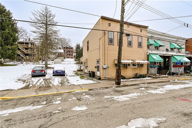 522 Cavitt Ave, Trafford, PA 15085