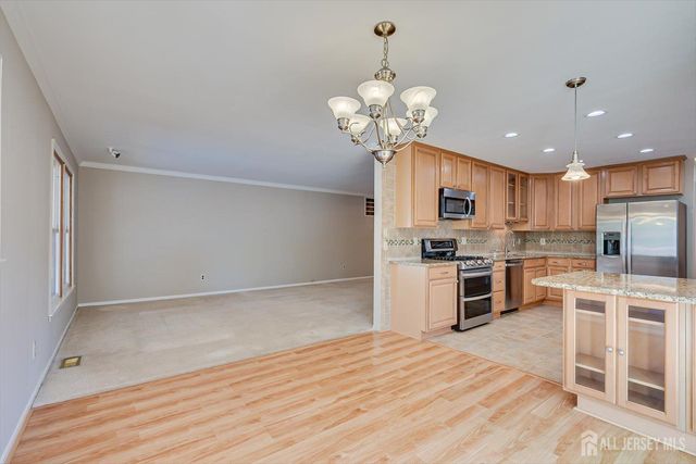 6 Wood Lake Drive, Piscataway, NJ 08854