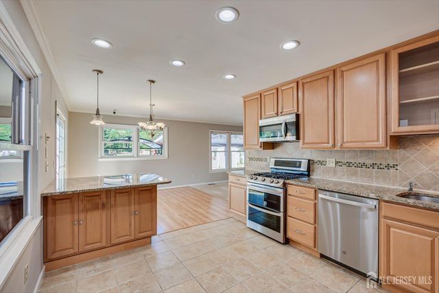 6 Wood Lake Drive, Piscataway, NJ 08854