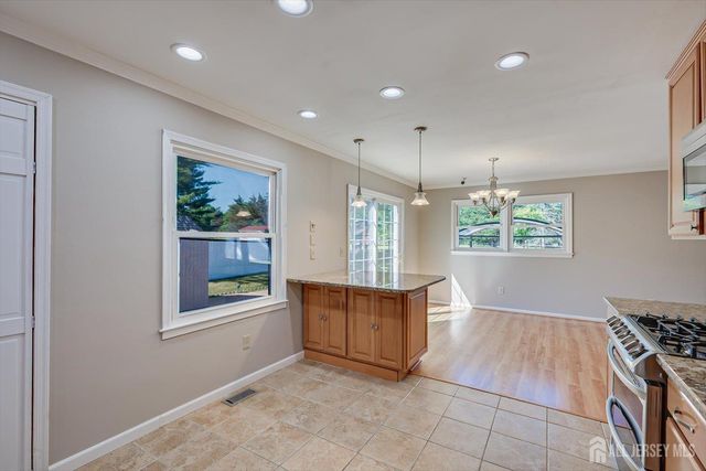 6 Wood Lake Drive, Piscataway, NJ 08854