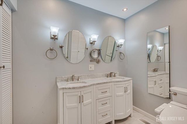 6 Wood Lake Drive, Piscataway, NJ 08854
