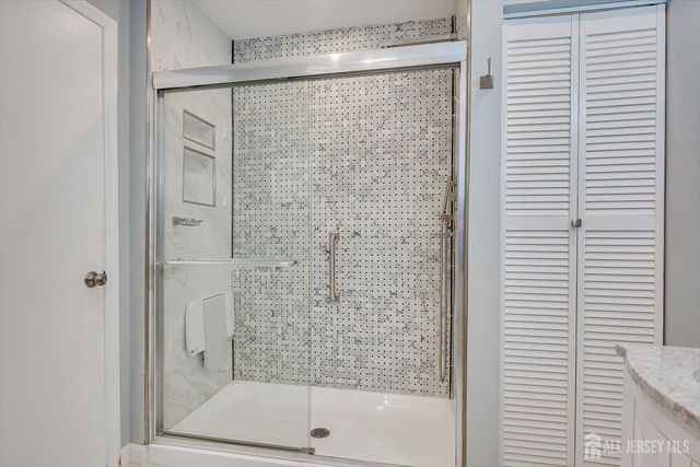 6 Wood Lake Drive, Piscataway, NJ 08854