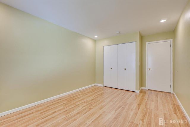 6 Wood Lake Drive, Piscataway, NJ 08854