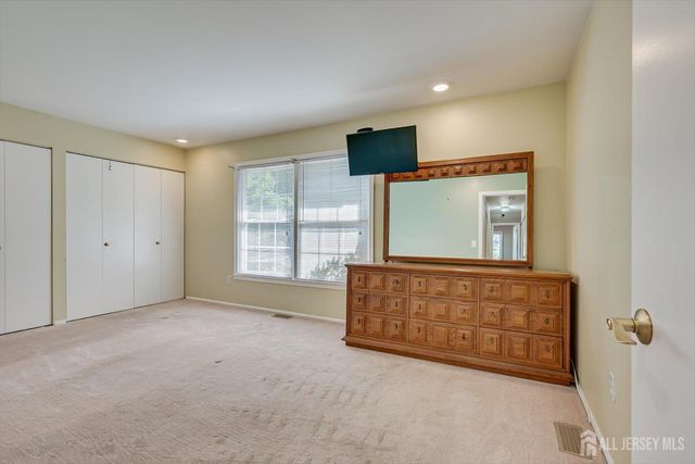 6 Wood Lake Drive, Piscataway, NJ 08854