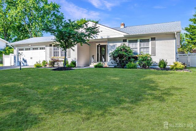 6 Wood Lake Drive, Piscataway, NJ 08854