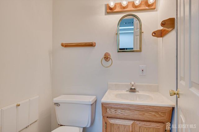 6 Wood Lake Drive, Piscataway, NJ 08854