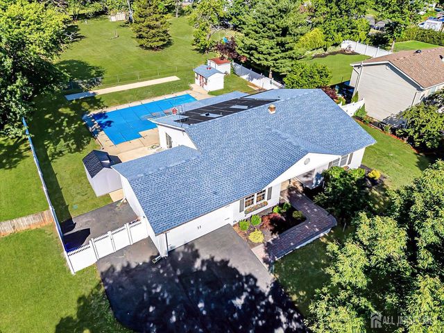 6 Wood Lake Drive, Piscataway, NJ 08854