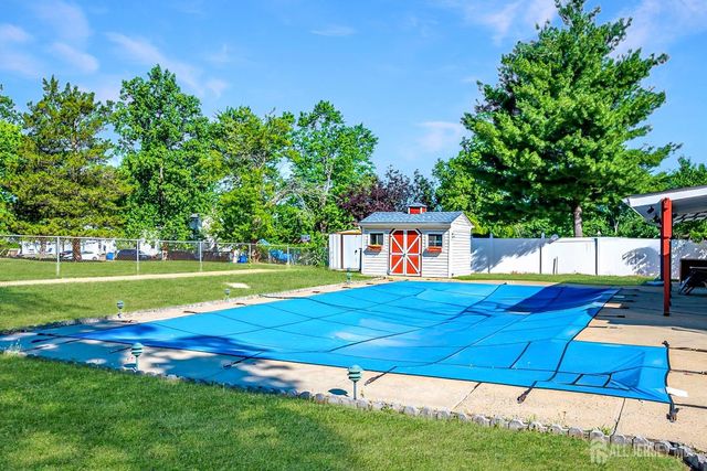6 Wood Lake Drive, Piscataway, NJ 08854