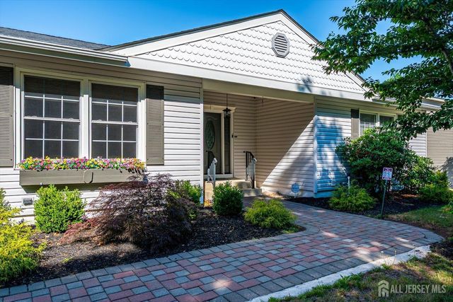 6 Wood Lake Drive, Piscataway, NJ 08854