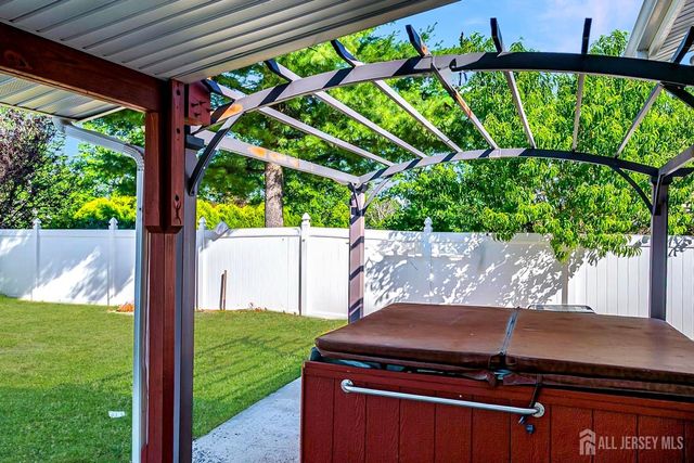 6 Wood Lake Drive, Piscataway, NJ 08854