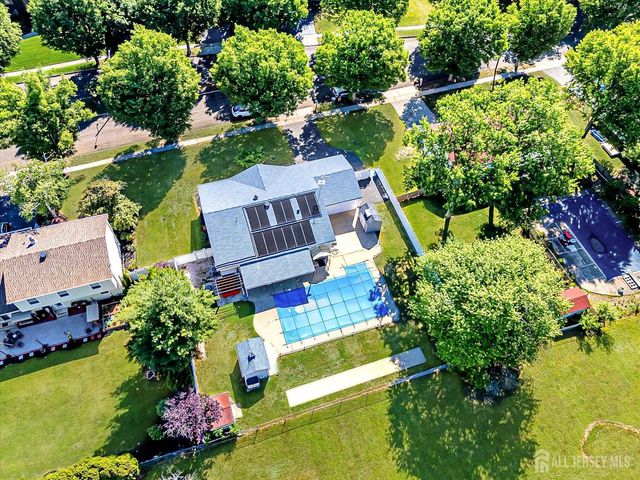 6 Wood Lake Drive, Piscataway, NJ 08854