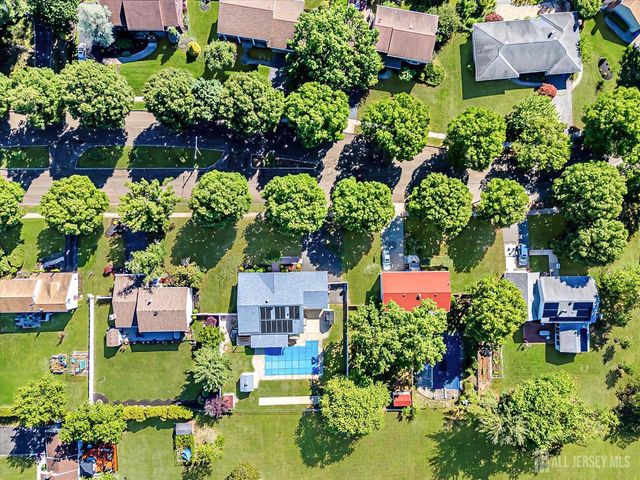 6 Wood Lake Drive, Piscataway, NJ 08854