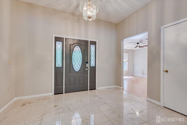 6 Wood Lake Drive, Piscataway, NJ 08854