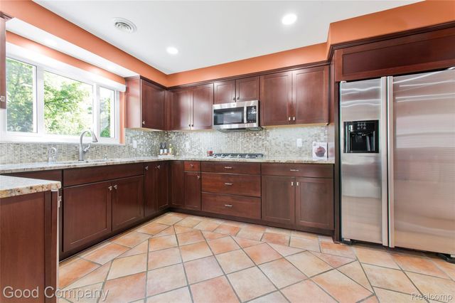 4230 Orchard Way, Bloomfield Hills, MI 48301
