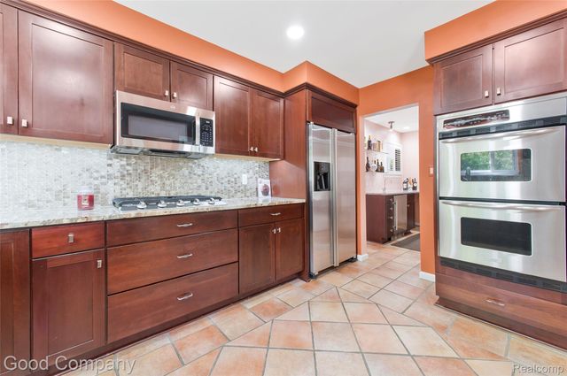 4230 Orchard Way, Bloomfield Hills, MI 48301