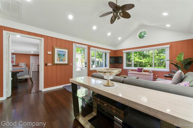 4230 Orchard Way, Bloomfield Hills, MI 48301