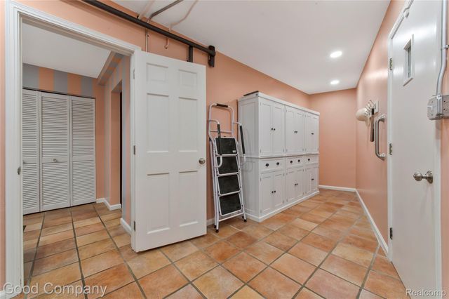 4230 Orchard Way, Bloomfield Hills, MI 48301