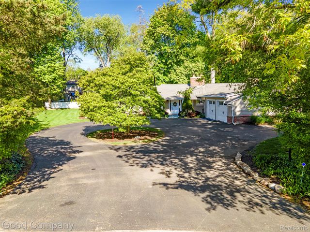 4230 Orchard Way, Bloomfield Hills, MI 48301